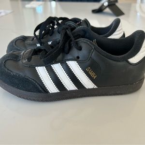 Kids indoor soccer shoes adidas